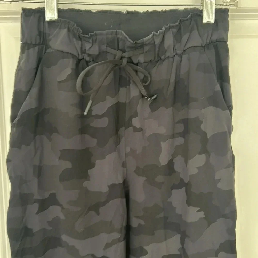 Lululemon Keep Moving Pant size black 4 High-Rise Incognito Camo Athletic